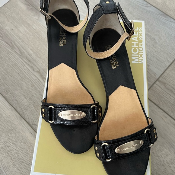 Michael Kors black flats with gold hardware - Picture 3 of 4